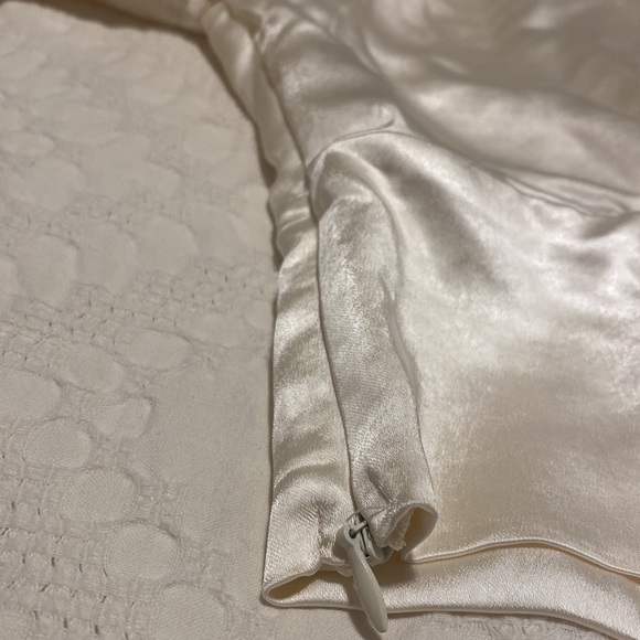 NWT Lulu’s satin puff sleeve tie-front crop top - Picture 5 of 7